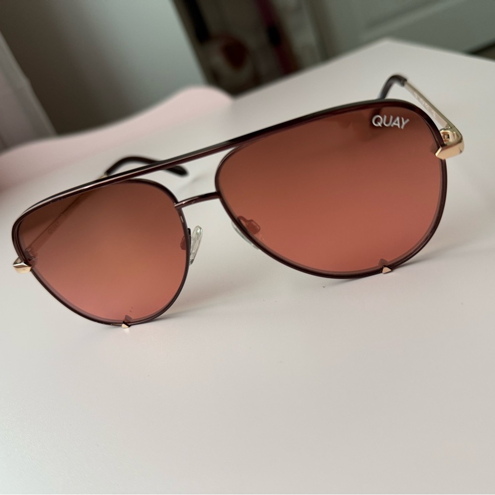 Quay Australia Sunglasses with pink Lenses